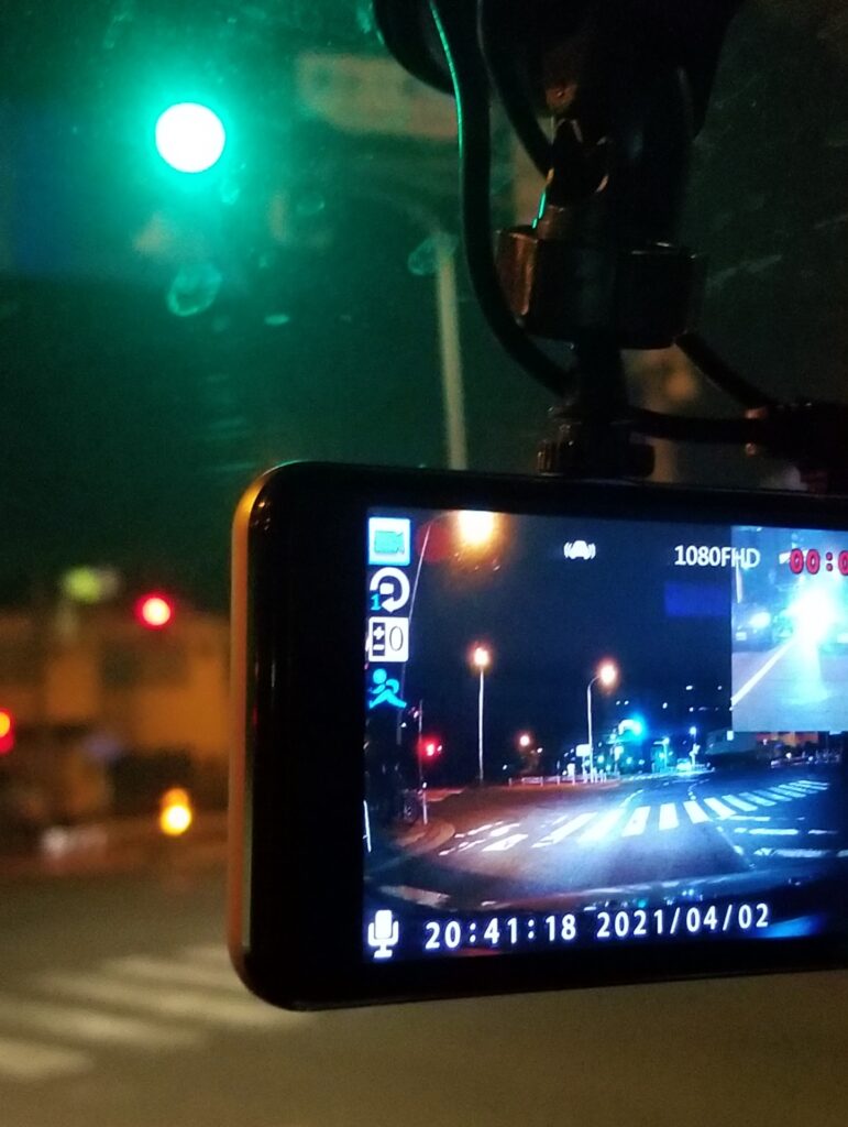 行車記錄器，能清楚拍下惡意逼車的證據，圖片來源：PhotoAC