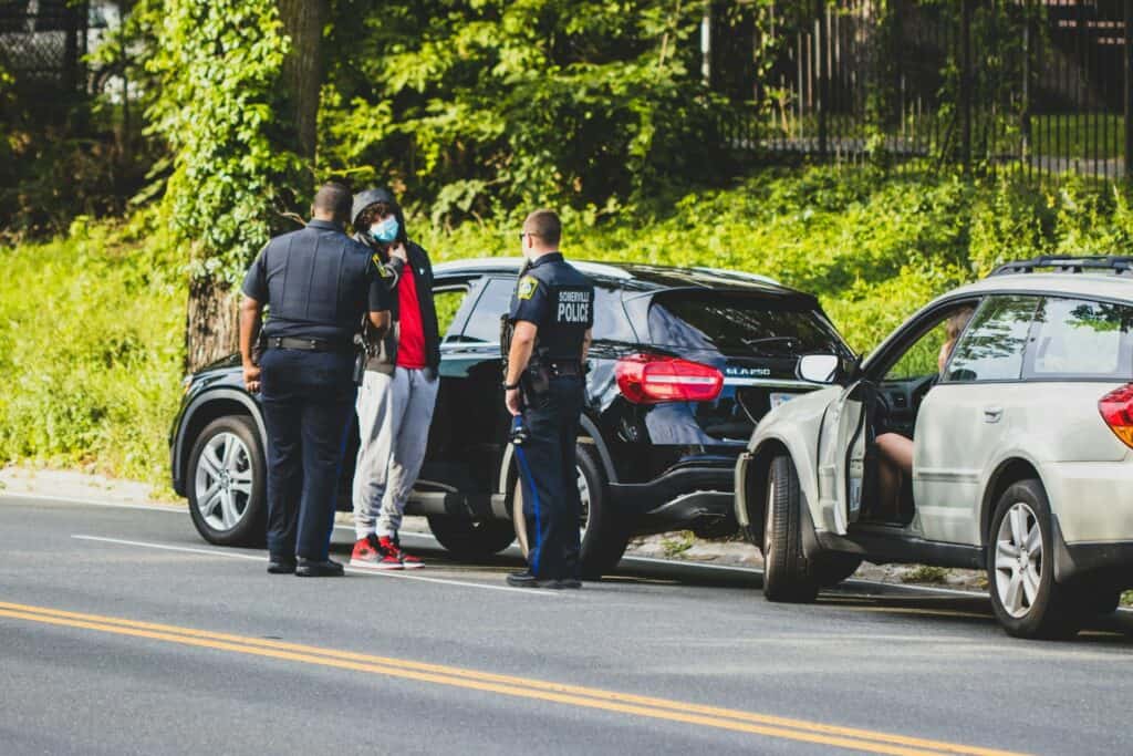 根據統計，車禍事故肇事率最高的是 18-24 歲的年輕族群，而非高齡者